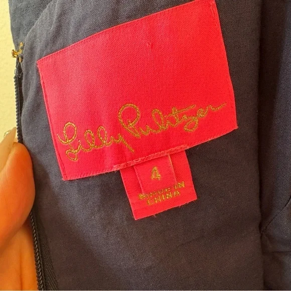 Lilly Pulitzer Valli Shift Dress Navy Gold Figure Flattering notch neckline 4 - Picture 5 of 6